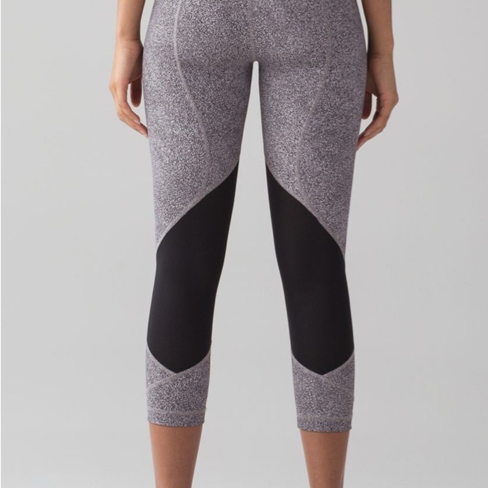 Lululemon Women's Black and Gray Athletic Leggings size 6 - Picture 2 of 7